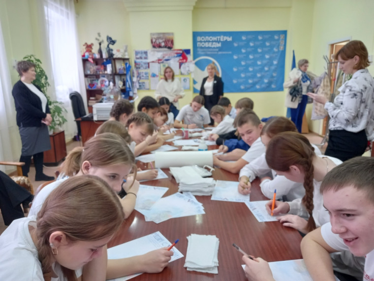 Мобильная выставка «Za наших! Za Президента!».